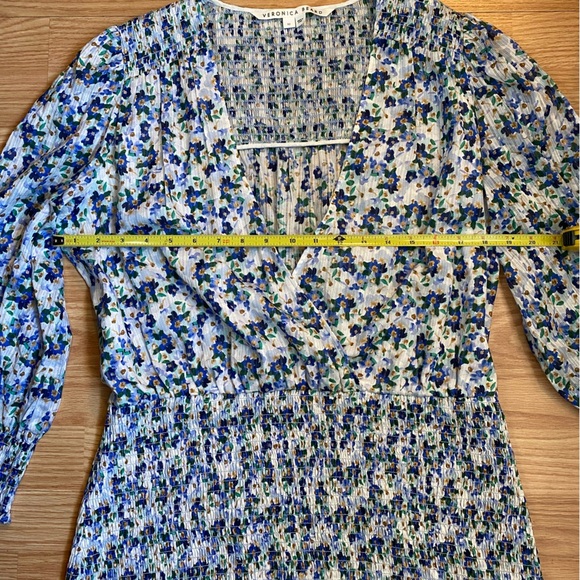 SOLD Veronica Beard
DARRAH SMOCKED DRESS IN COBALT MULTI new without tags - Picture 5 of 6